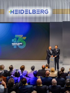 Jürgen Otto (CEO, right) and Dr. David Schmedding (CSO, left) officially open the Home of Print.