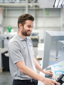 HEIDELBERG - Operator at a Prinect Press Center